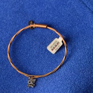 Guitar sting bracelet with skull charm